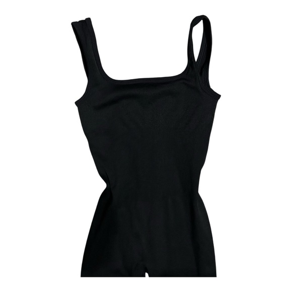 Chic Black Sleeveless Jumpsuit - Picture 2 of 3